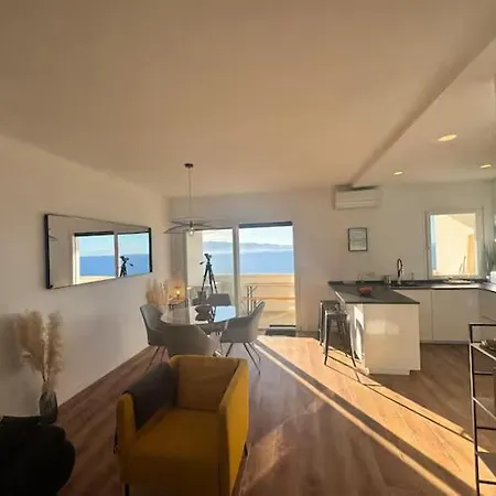 Magnifique Vue Mer, Spacieux Et Traversant Ajaccio (Corsica)