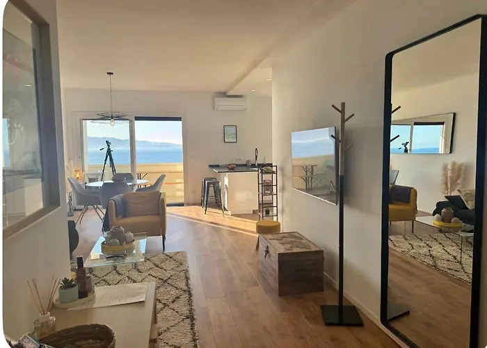 Magnifique Vue Mer, Spacieux Et Traversant