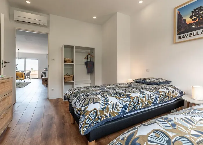 Magnifique Vue Mer, Spacieux Et Traversant Ajaccio (Corsica)